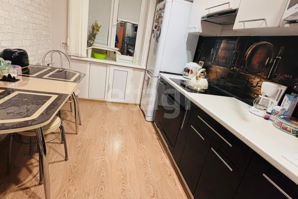 Продаётся 4-комнатная квартира, 82.7 м²