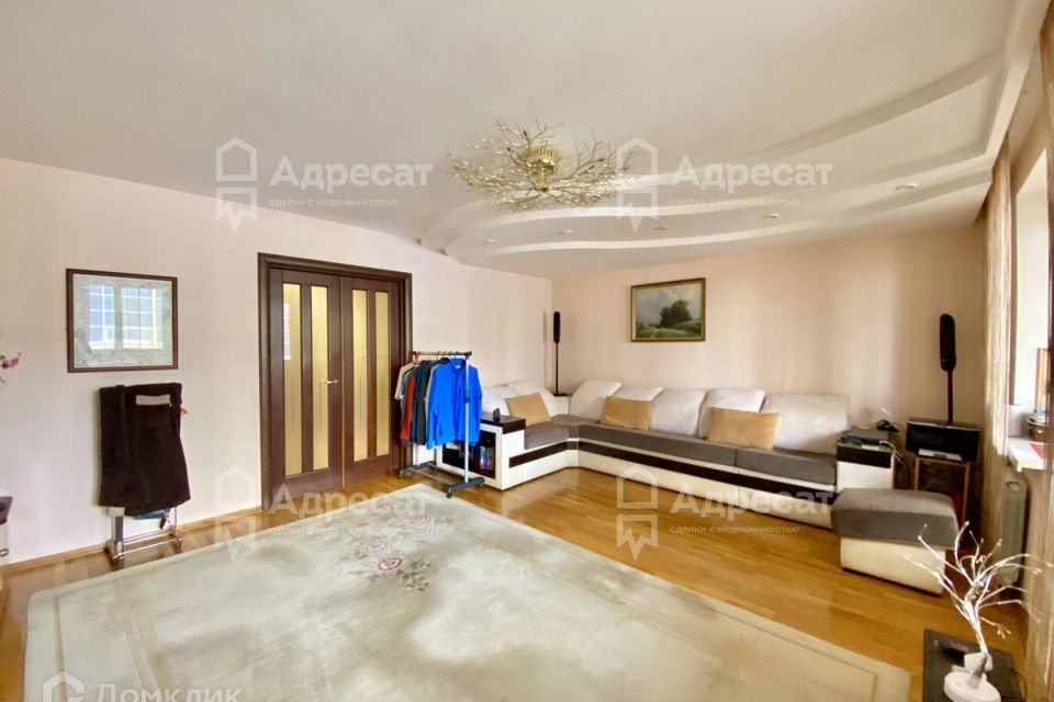 Продаётся 4-комнатная квартира, 129.9 м²