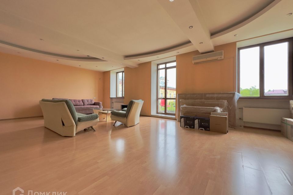 Продаётся 2-комнатная квартира, 121.7 м²