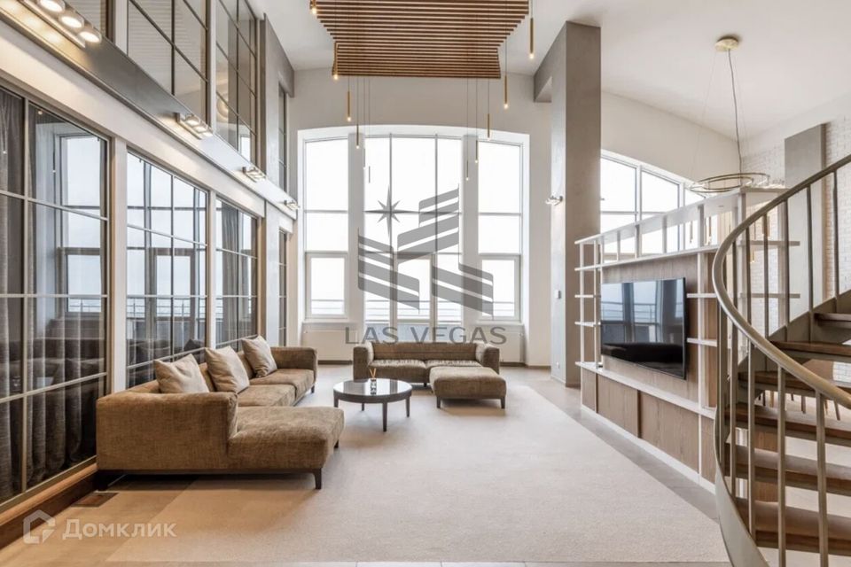 Сдаётся 3-комнатная квартира, 204 м²
