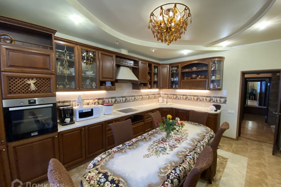 Продаётся 5-комнатная квартира, 246 м²