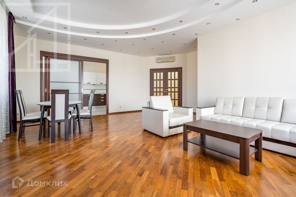 Сдаётся 5-комнатная квартира, 210 м²