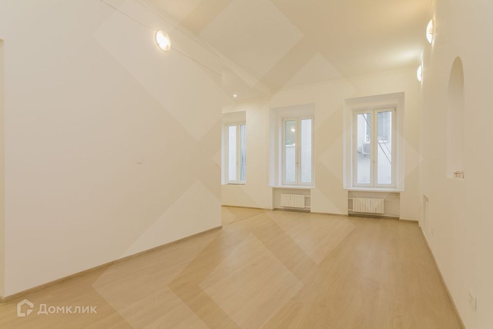 Сдаётся 6-комнатная квартира, 220 м²