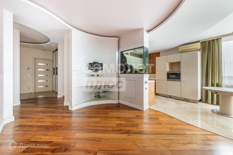 Продаётся 3-комнатная квартира, 101.3 м²