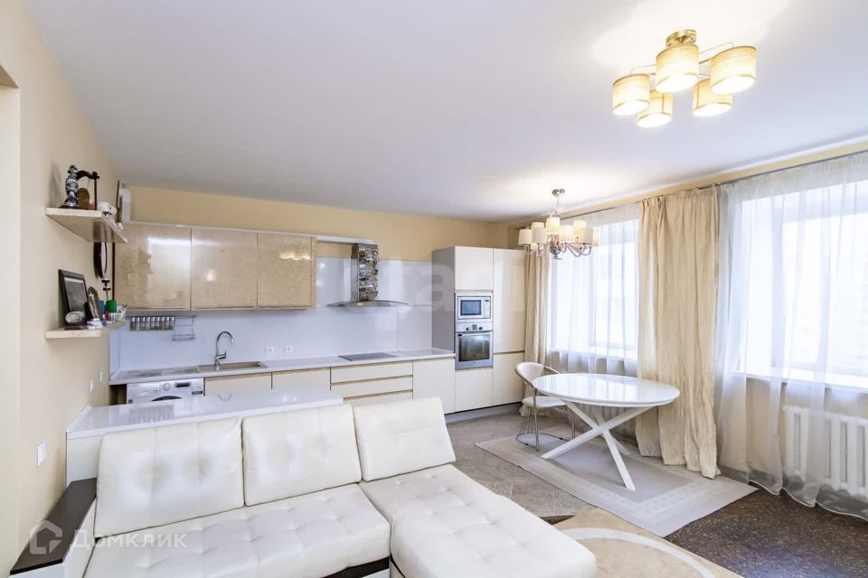 Продаётся 2-комнатная квартира, 82.5 м²