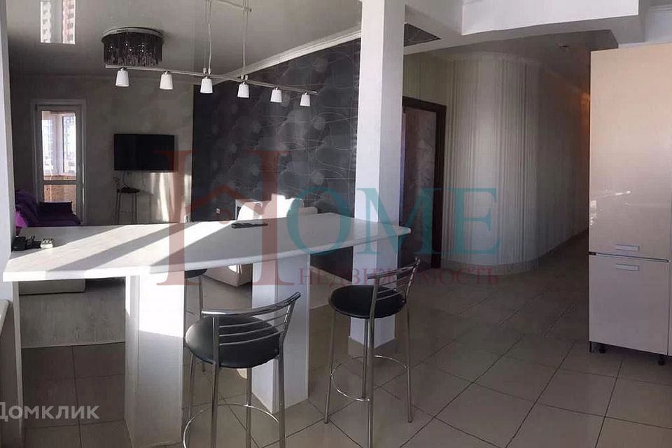 Сдаётся 2-комнатная квартира, 63.5 м²