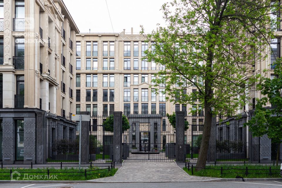 Продаётся 3-комнатная квартира, 109.3 м²