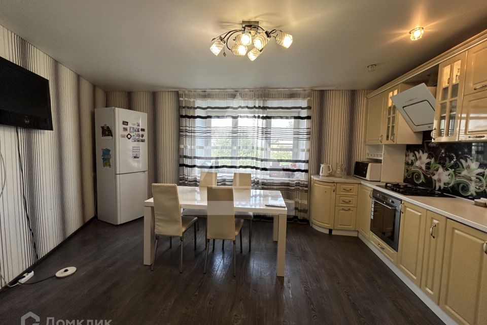 Продаётся 4-комнатная квартира, 107 м²