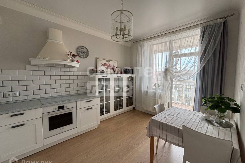 Продаётся 3-комнатная квартира, 122 м²