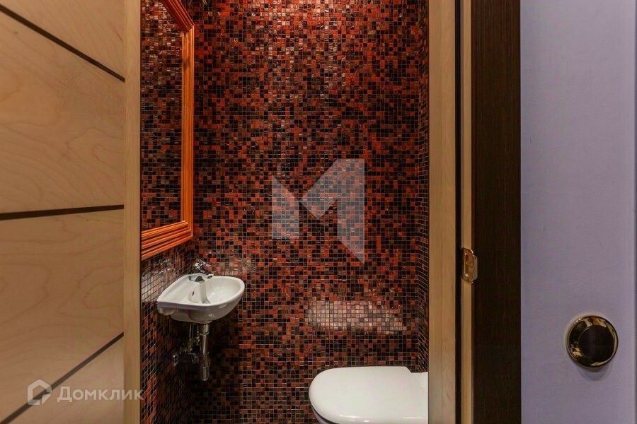 Сдаётся 3-комнатная квартира, 138 м²