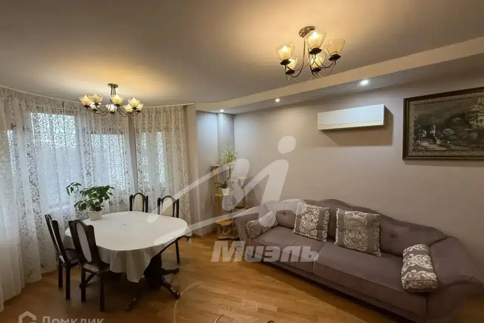 Продаётся 4-комнатная квартира, 117.3 м²