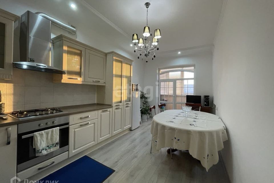 Продаётся 3-комнатная квартира, 125.1 м²
