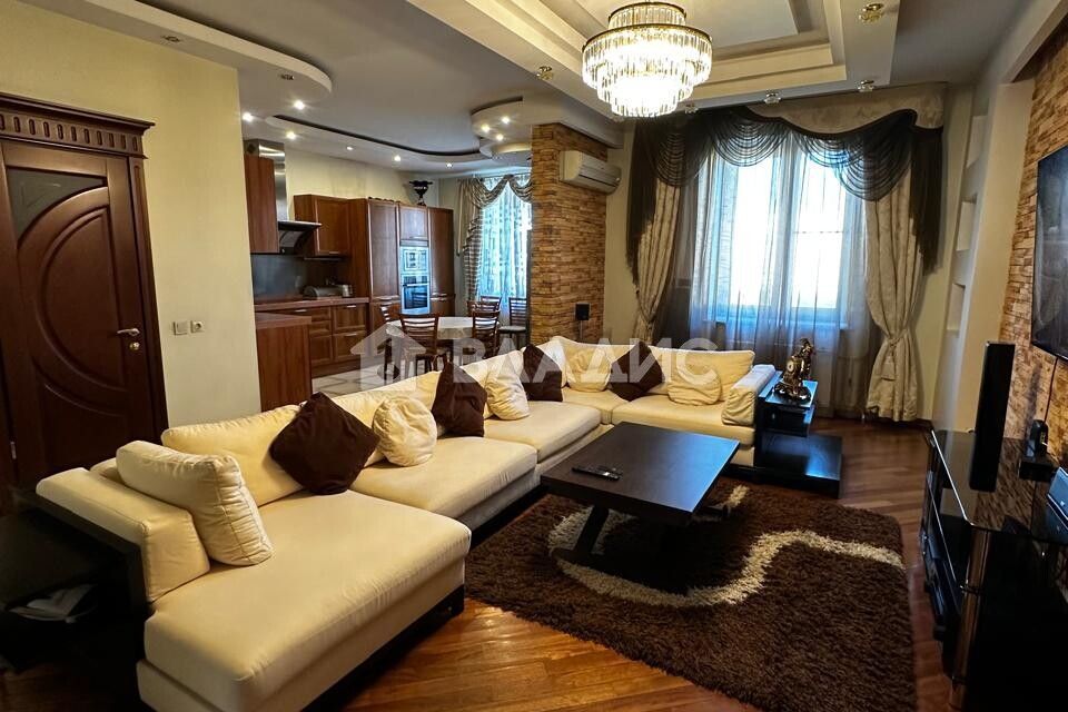 Продаётся 3-комнатная квартира, 106 м²