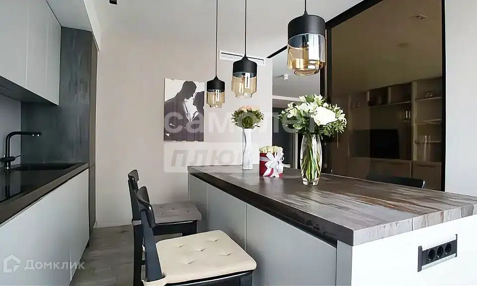 Продаётся 3-комнатная квартира, 107 м²