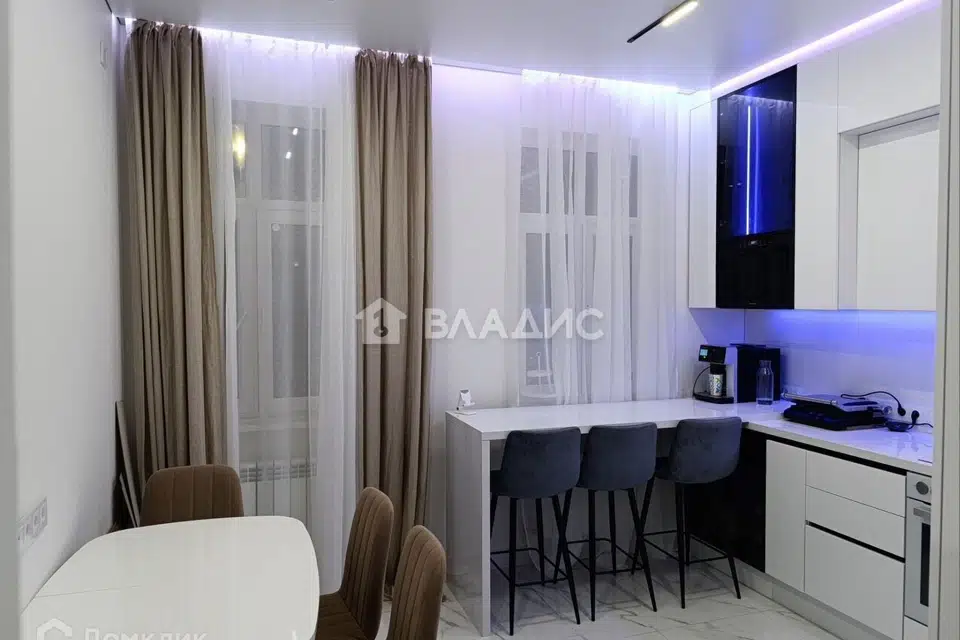 Продаётся 4-комнатная квартира, 112.2 м²