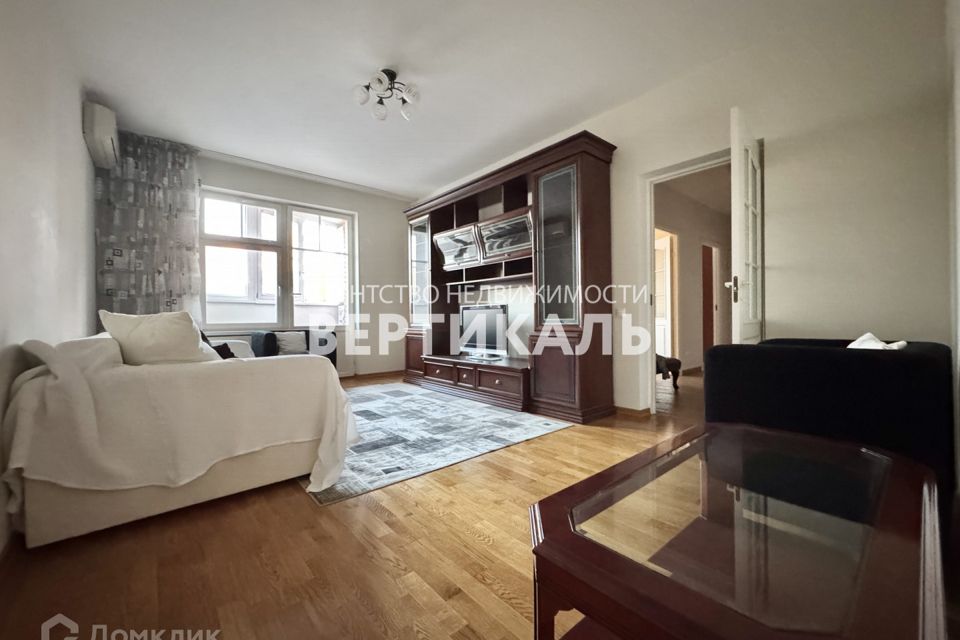 Сдаётся 2-комнатная квартира, 75 м²