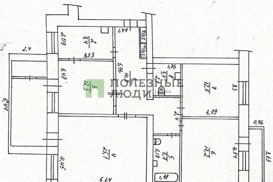 Продаётся 4-комнатная квартира, 100 м²