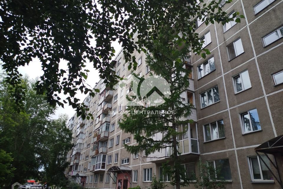 Продаётся 4-комнатная квартира, 74 м²