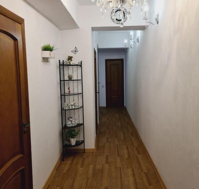 Продаётся 2-комнатная квартира, 57 м²
