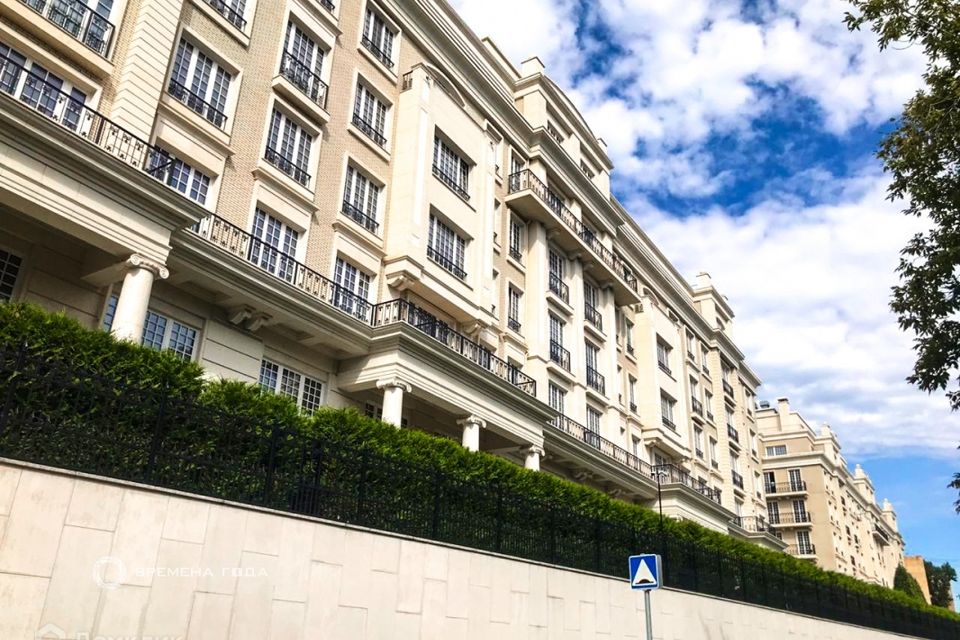 Продаётся 5-комнатная квартира, 273 м²