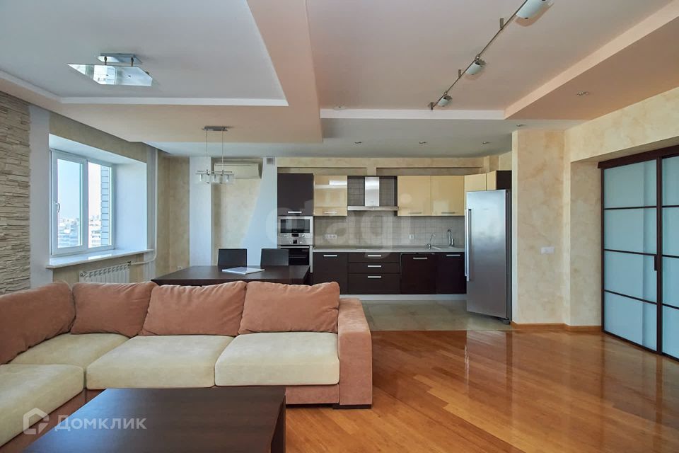 Продаётся 2-комнатная квартира, 126.4 м²