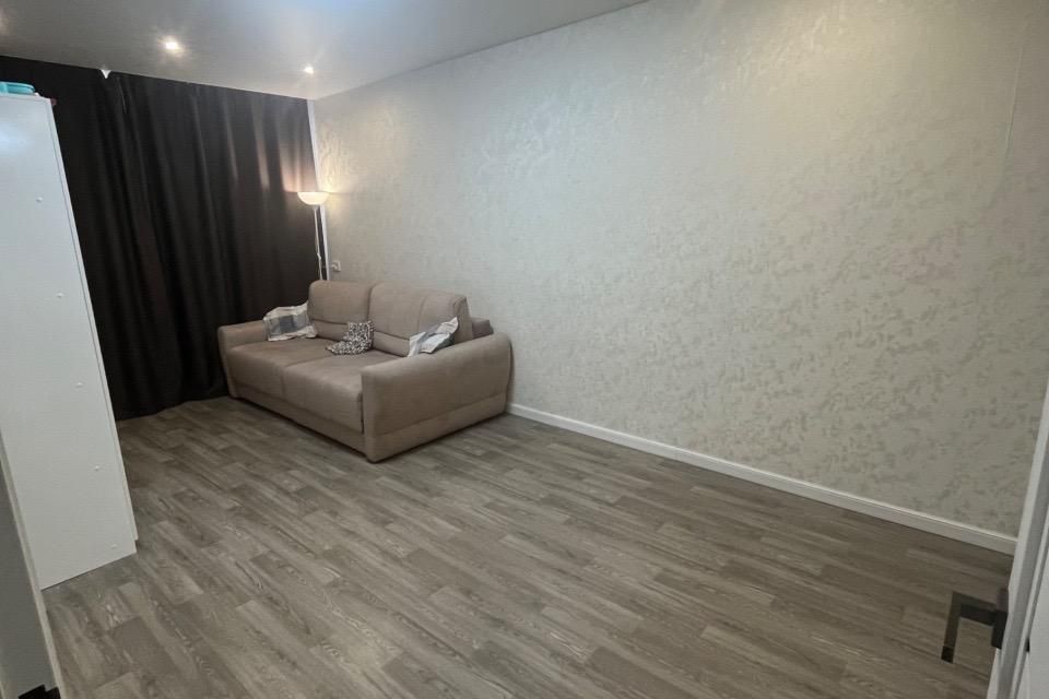 Продаётся 1-комнатная квартира, 37.4 м²