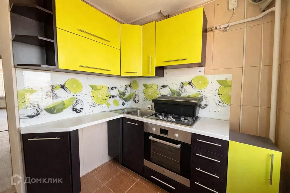 Продаётся 3-комнатная квартира, 63.5 м²