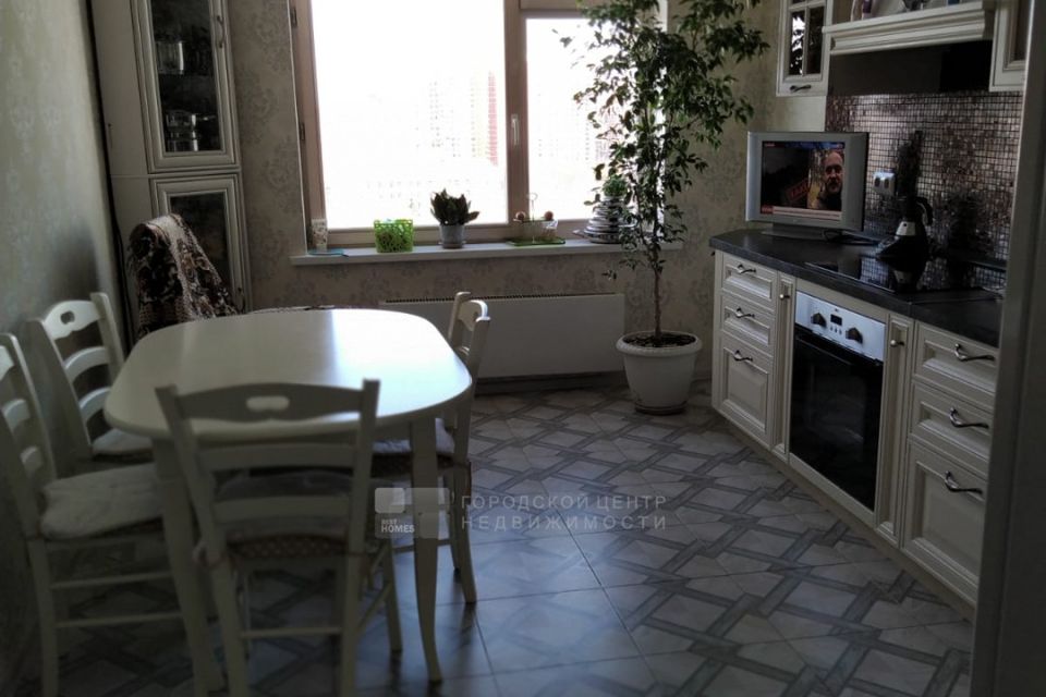 Продаётся 3-комнатная квартира, 76.7 м²