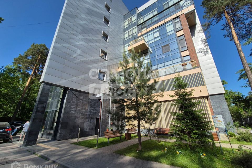 Продаётся 3-комнатная квартира, 165.5 м²