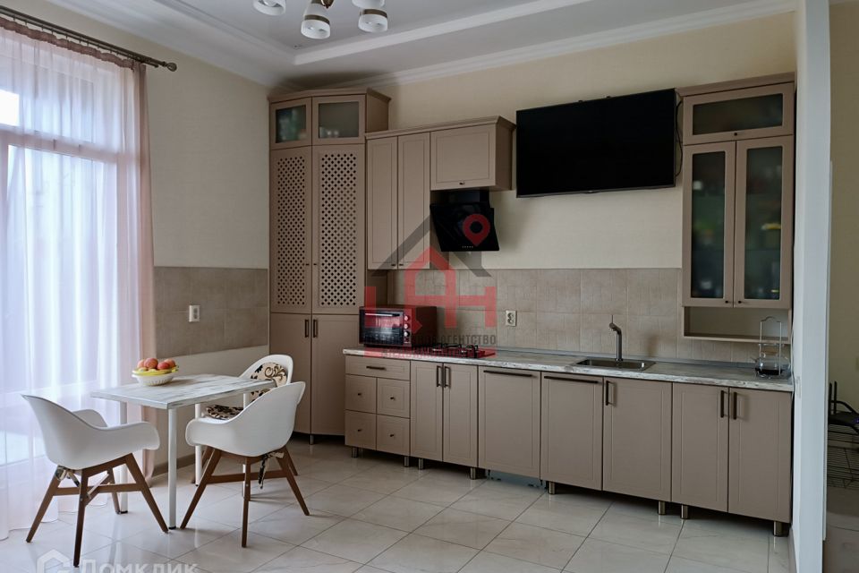 Продаётся 1-комнатная квартира, 43 м²