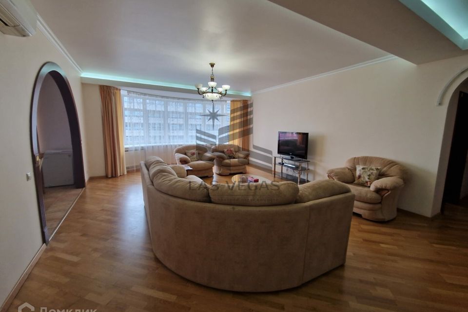 Сдаётся 4-комнатная квартира, 160 м²