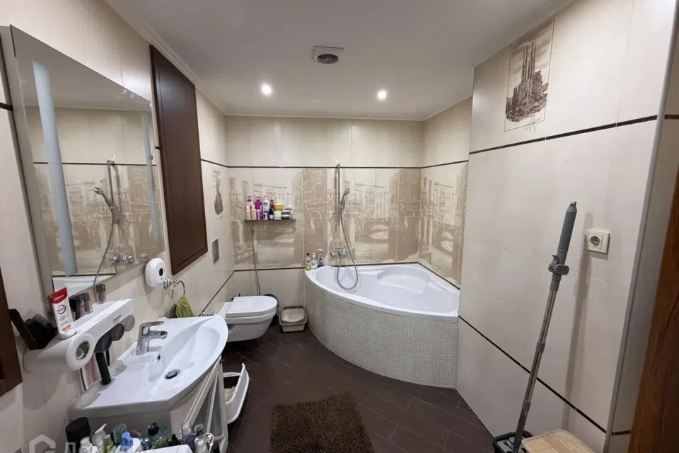 Продаётся 1-комнатная квартира, 54.8 м²