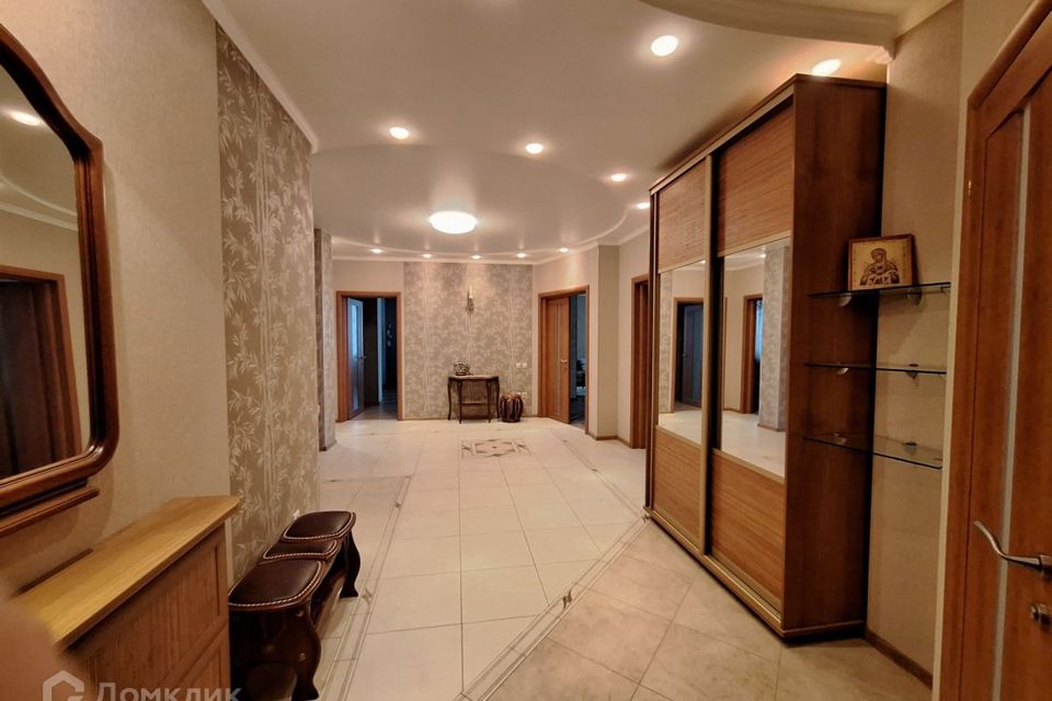 Продаётся 4-комнатная квартира, 151.5 м²