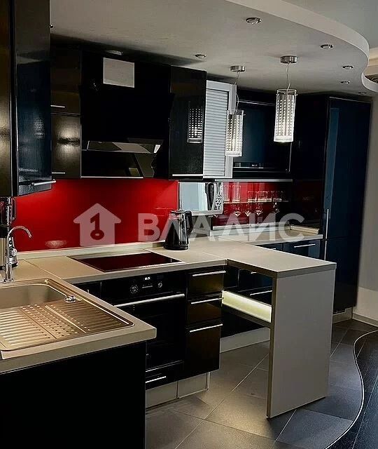 Продаётся 1-комнатная квартира, 55 м²