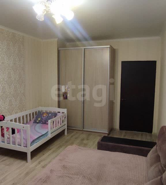 Продаётся 1-комнатная квартира, 42 м²