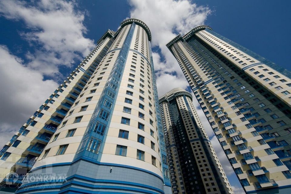 Продаётся 4-комнатная квартира, 174.5 м²