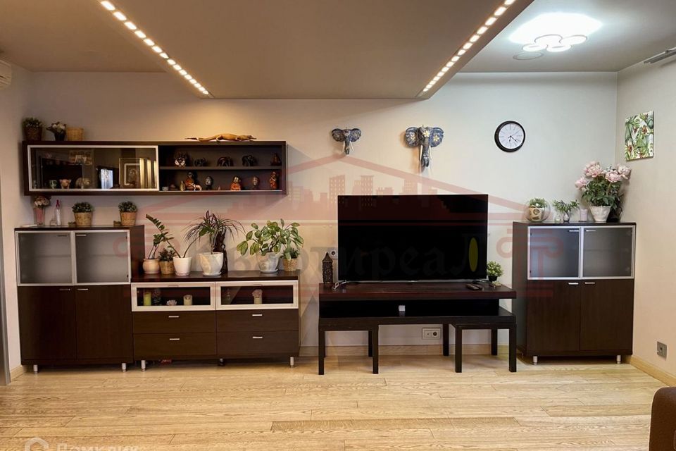 Сдаётся 3-комнатная квартира, 153.3 м²