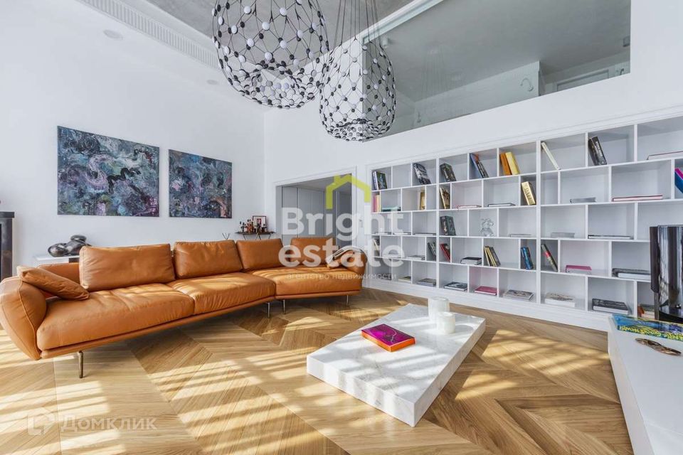 Продаётся 6-комнатная квартира, 385 м²