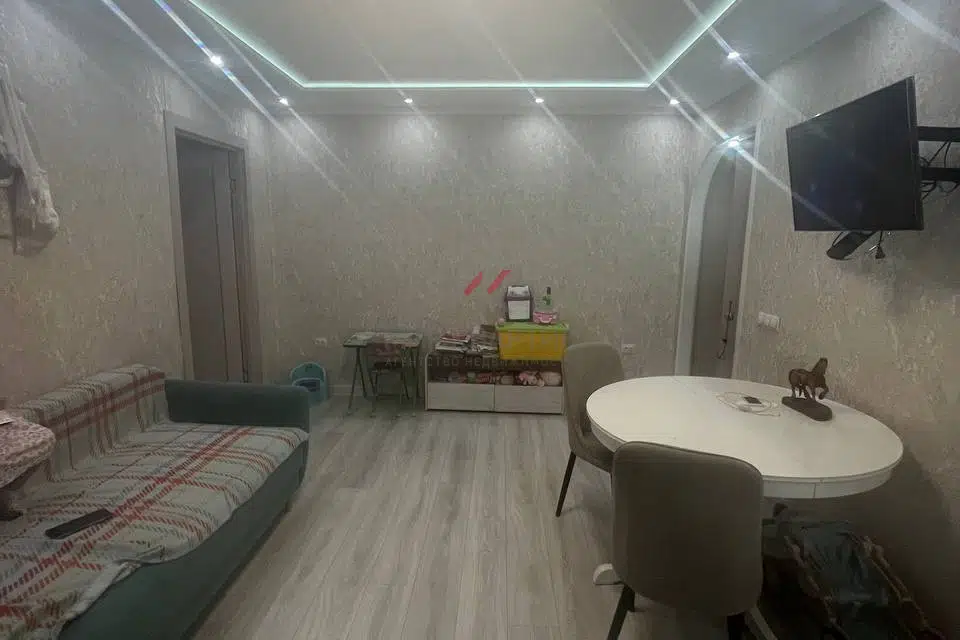 Продаётся 4-комнатная квартира, 64.4 м²
