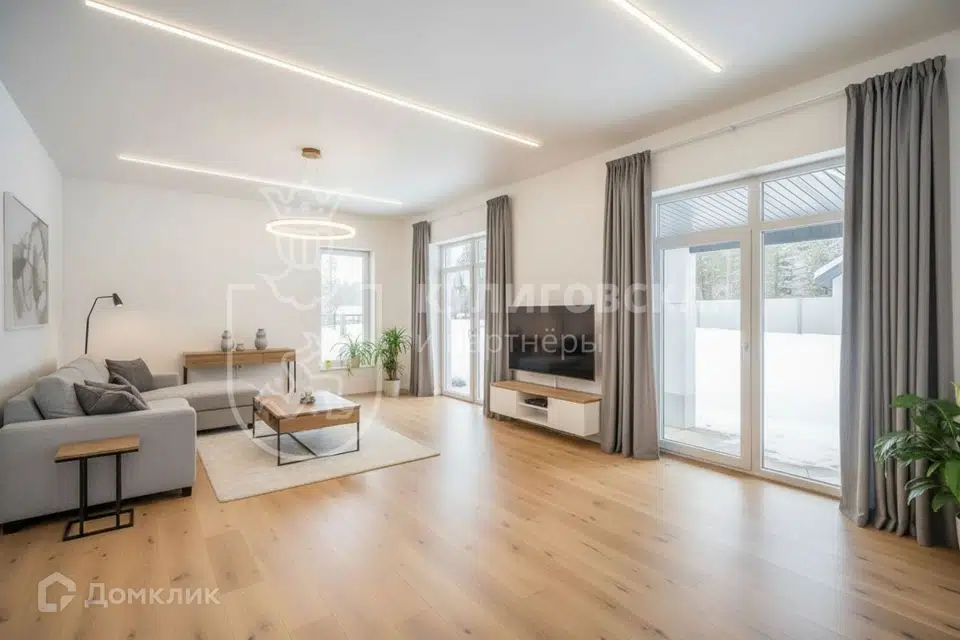 Продаётся 2-этажный дом, 200 м²