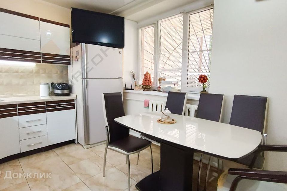 Продаётся 4-комнатная квартира, 106.9 м²