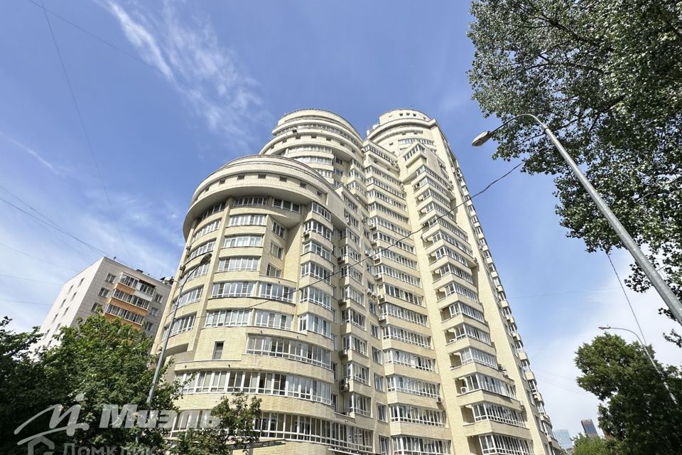 Продаётся 3-комнатная квартира, 107.7 м²