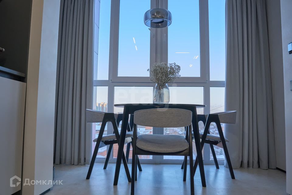 Продаётся 3-комнатная квартира, 107 м²