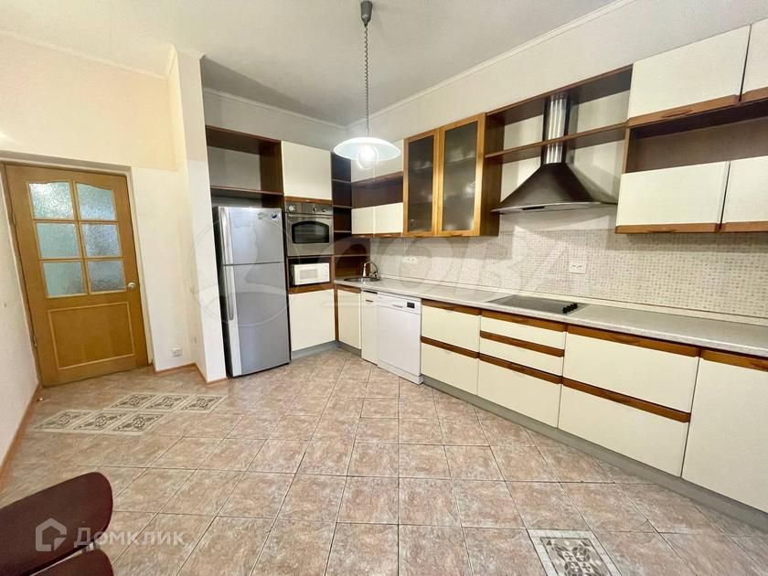 Сдаётся 3-комнатная квартира, 138 м²