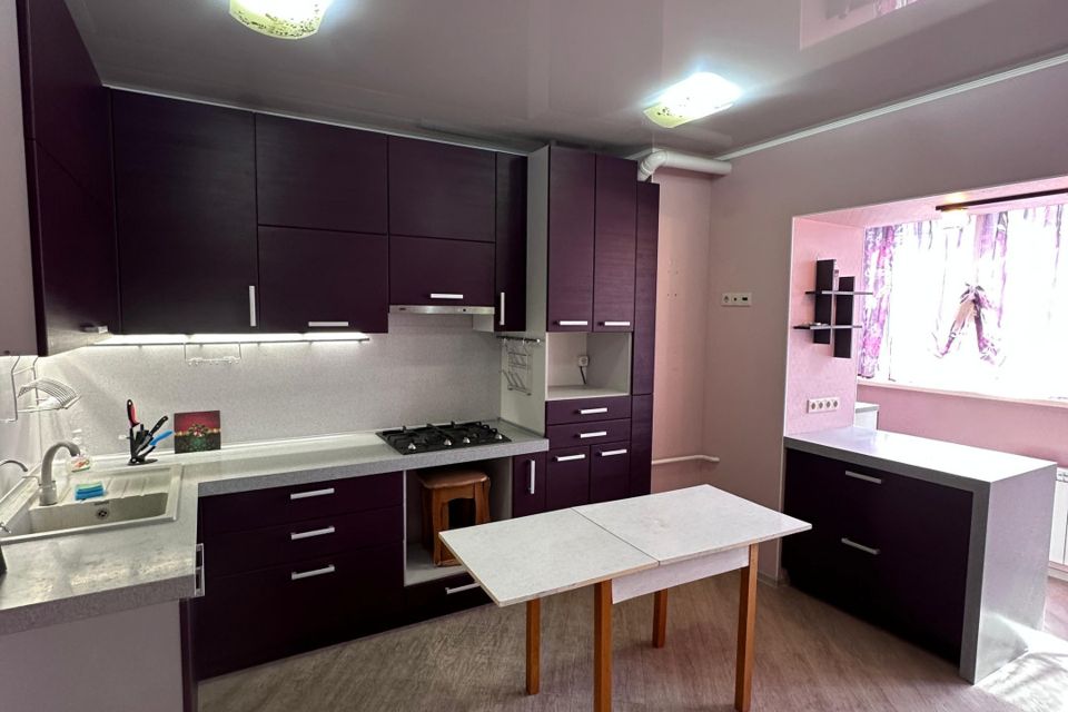 Продаётся 4-комнатная квартира, 100 м²