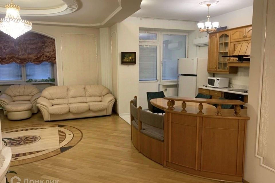 Продаётся 4-комнатная квартира, 130.1 м²