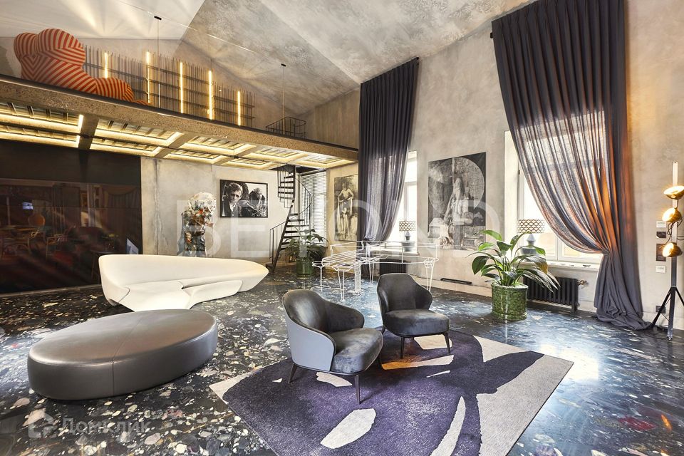 Продаётся 4-комнатная квартира, 280 м²
