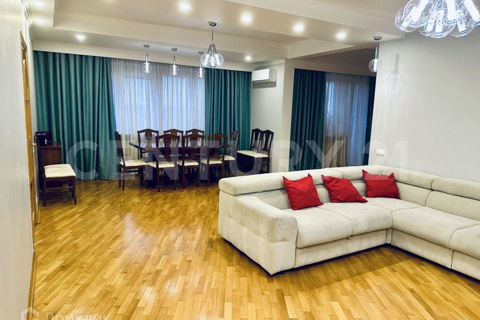 Продаётся 6-комнатная квартира, 255 м²