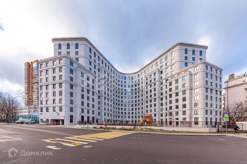 Продаётся 3-комнатная квартира, 108 м²