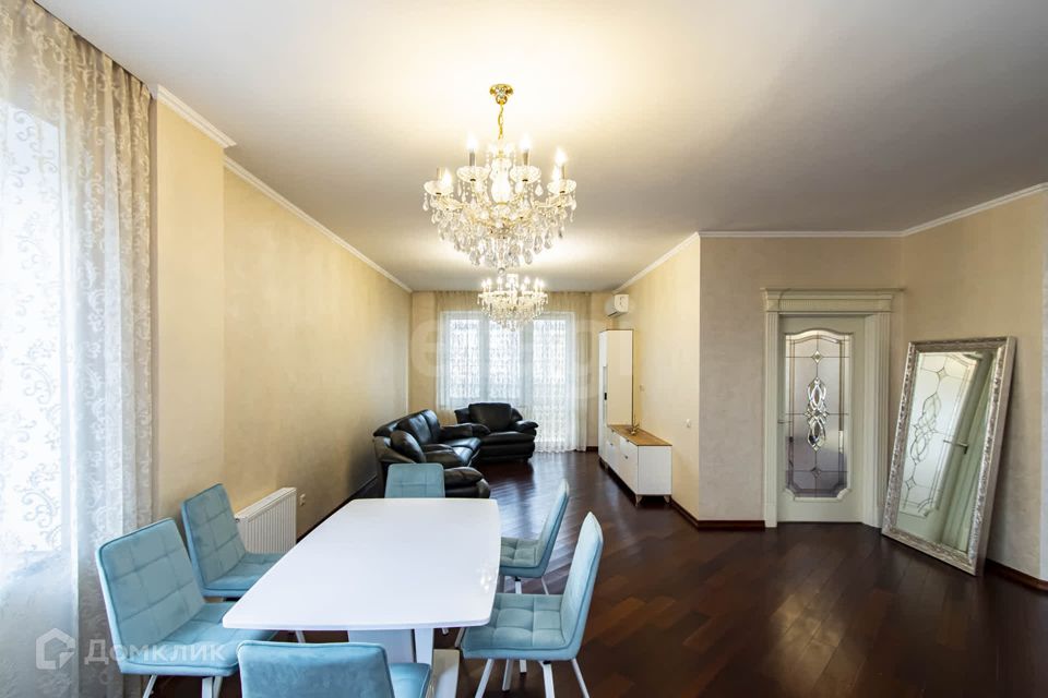 Продаётся 2-комнатная квартира, 112.6 м²